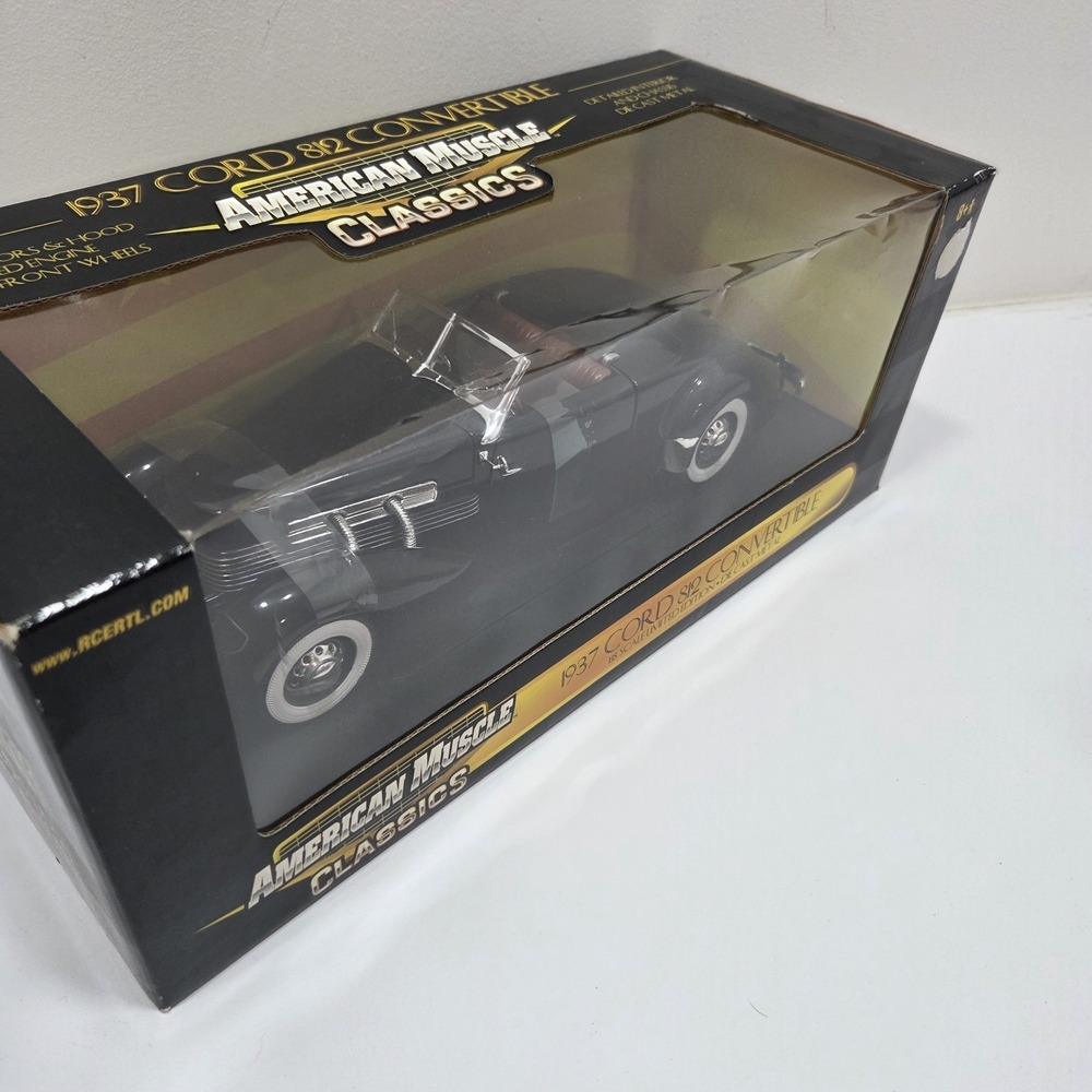 1937 Cord 812 Convertible 1:18 Scale Amercian Muscle Classics - Picture 3 of 7